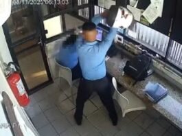 Mulher é agredida com golpes de capacete pelo colega de trabalho; Veja video