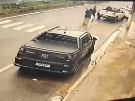 Motorista agride idoso em faixa de pedestres e foge após ataque; Veja vídeo