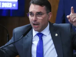 Só abro mão se for para o Jair, diz Flávio Bolsonaro sobre candidatura à presidência