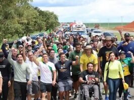 Medeiros se junta a Nikolas em caminhada pela libertação de Bolsonaro