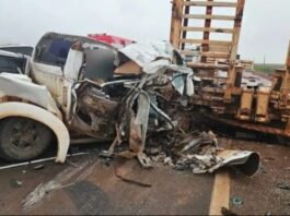 Hilux bate em caminhão parado na pista e idoso morre em Sorriso