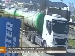 Imagens mostram carros sendo prensados por carreta em acidente que deixou 3 mortos em SC