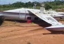 Avião de táxi aéreo capota durante tentativa de pouso em distrito no interior de Mato Grosso; veja vídeo