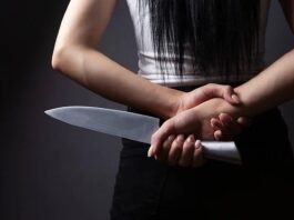 Enteada esfaqueia padrasto de 66 anos enquanto ele dormia em Barra do Garças