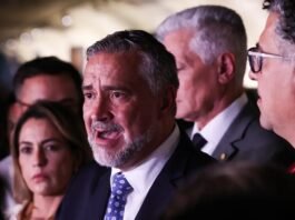 Base do governo pede indiciamento de Bolsonaro na CPMI do INSS