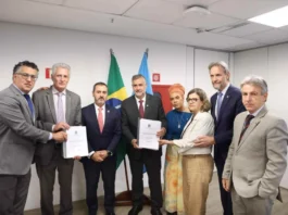 Governistas entregam a Mendonça relatório paralelo da CPMI do INSS