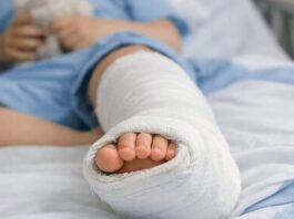 Garoto de MT consegue cirurgia para corrigir pé torto congênito após ação da Defensoria
