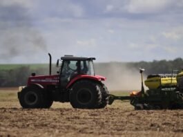 Vendas de máquinas agrícolas caíram 22,4% entre janeiro e agosto de 2026